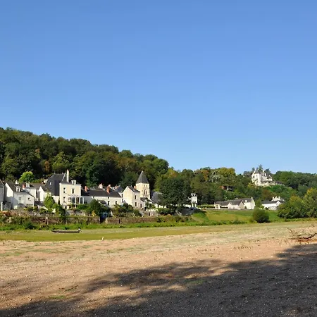 Le Belvedere De Loire לינה וארוחת בוקר 3*
